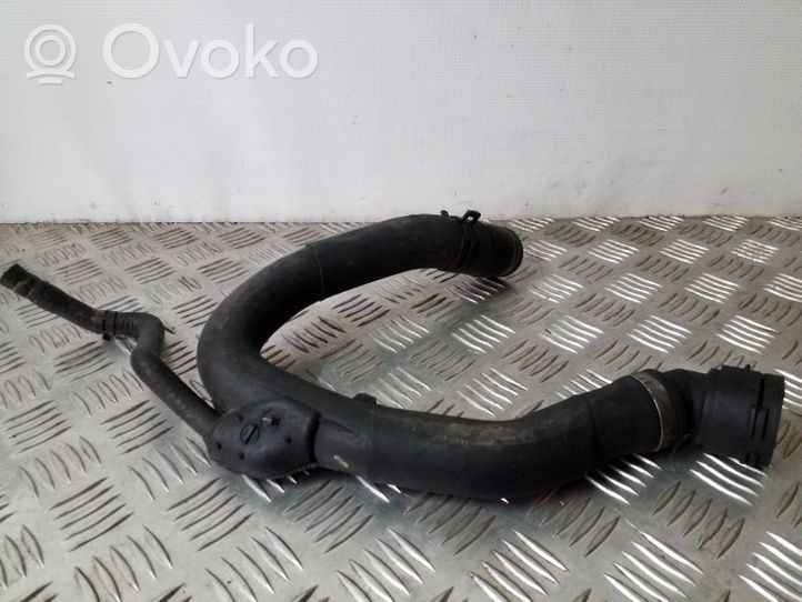 Audi A4 S4 B5 8D Variklio aušinimo vamzdelis (-ai)/ žarna (-os) 8D0121101T