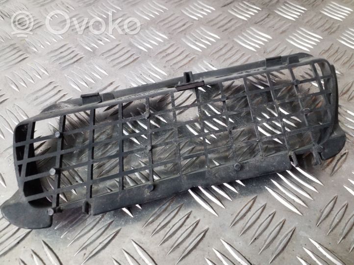 Volkswagen Golf III Grille inférieure de pare-chocs avant 1H6853665