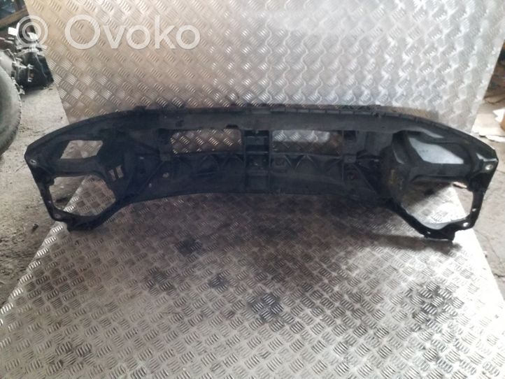 Opel Vivaro Jäähdyttimen kehyksen suojapaneeli 8200274224