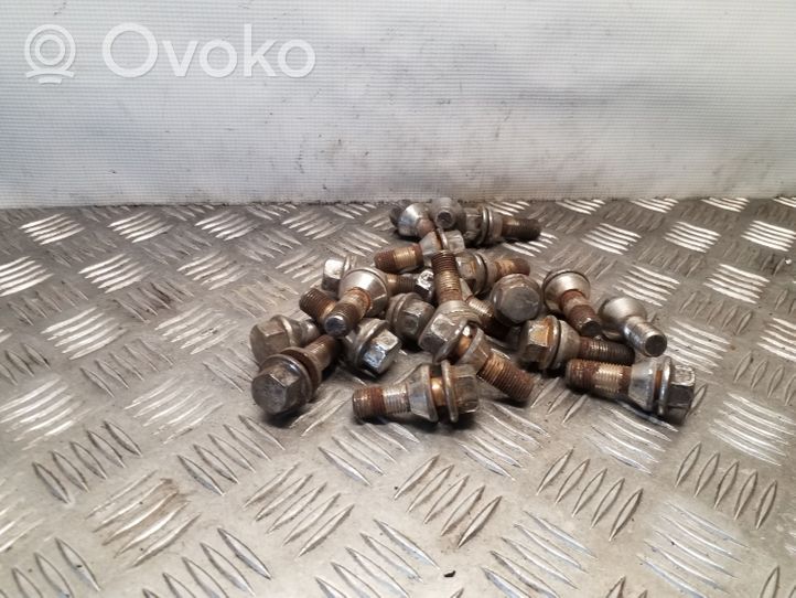 Volvo XC70 Nuts/bolts 