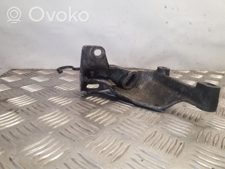 Audi 80 90 S2 B4 Supporto di montaggio della pompa del servosterzo 028145531E