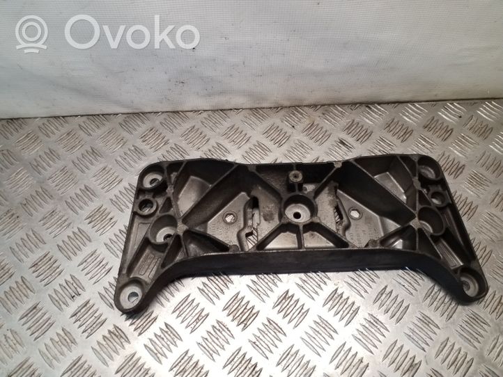 BMW 5 F10 F11 Pavarų dėžės tvirtinimo kronšteinas 678122203