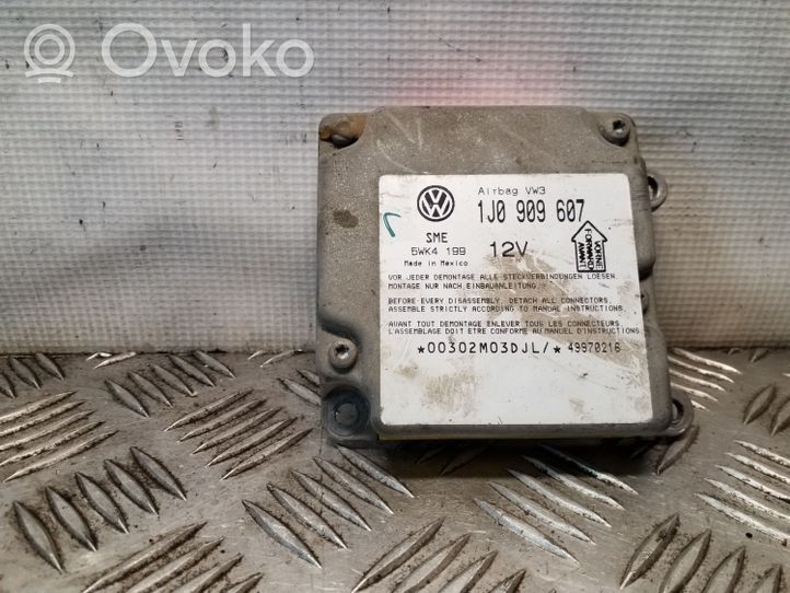 Volkswagen PASSAT B5 Oro pagalvių valdymo blokas 1J0909607