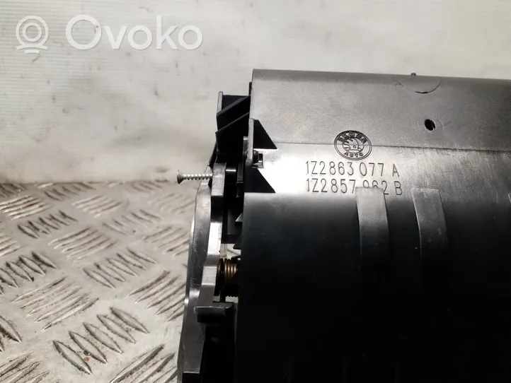 Skoda Octavia Mk2 (1Z) Schowek deski rozdzielczej 1Z2863077A