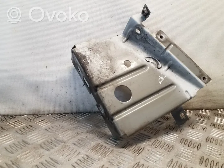 Opel Movano B Supporto di montaggio del parafango 631221215R