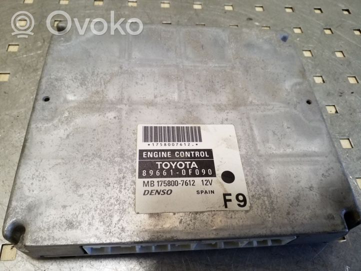 Toyota Corolla Verso E121 Moottorin ohjainlaite/moduuli 896610F090