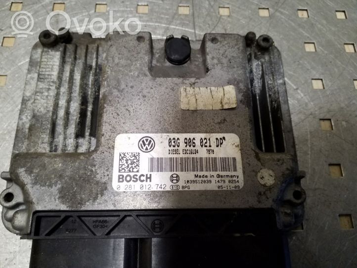 Volkswagen PASSAT B6 Sterownik / Moduł ECU 03G906021DP