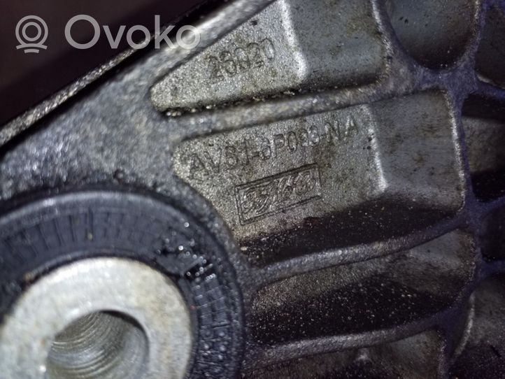 Ford Focus Pavarų dėžės tvirtinimo kronšteinas AV616P093NA