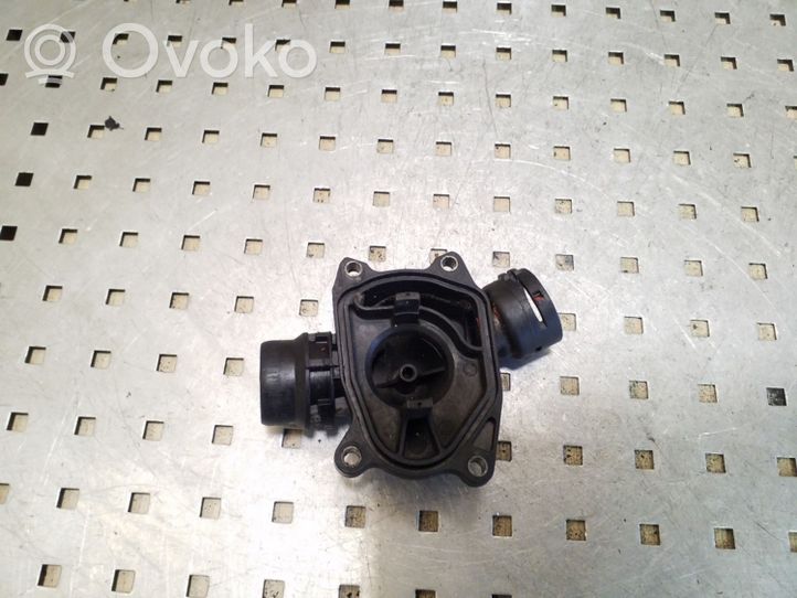 BMW 5 E39 Thermostat/thermostat housing 