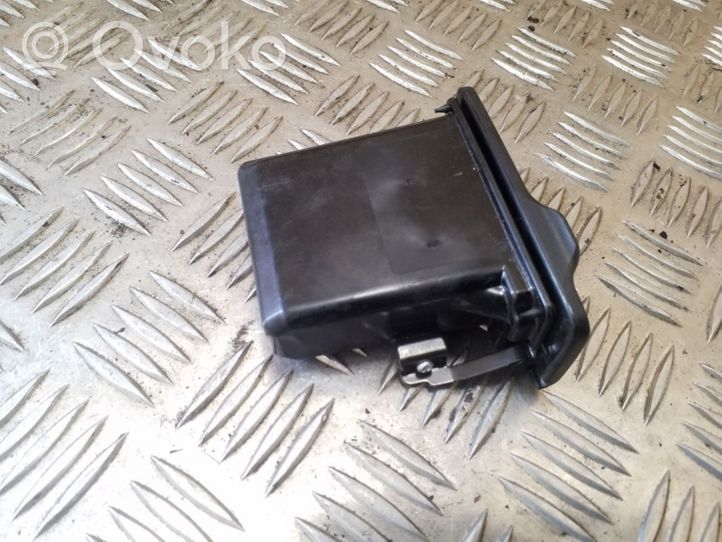 Toyota Avensis Verso Takaoven tuhkakuppi 7413148010