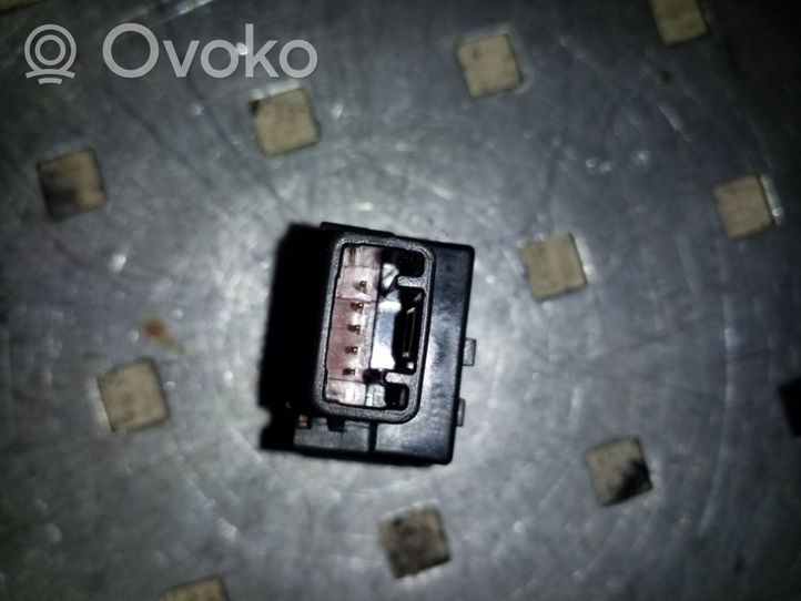 Toyota Avensis T270 Fuel tank opening switch 15C252