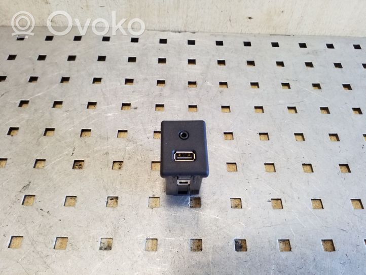 Opel Zafira C AUX in-socket connector P20868798