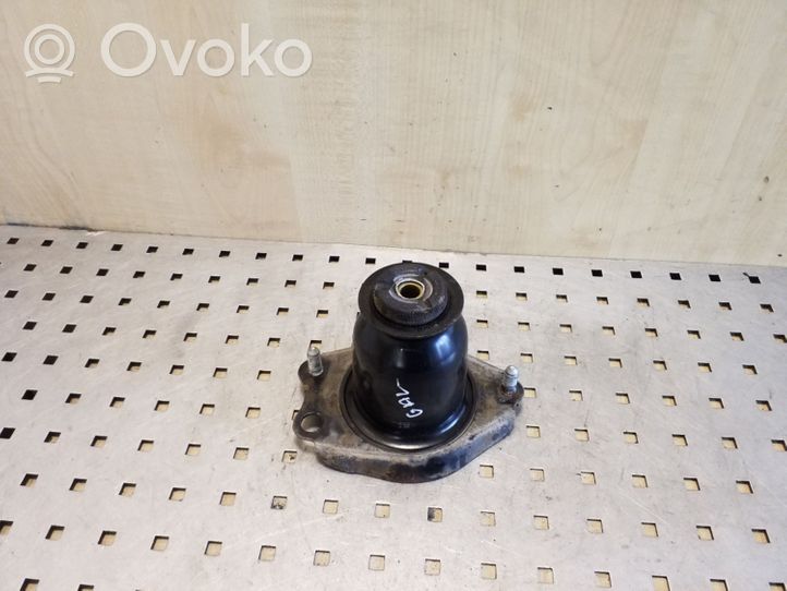 Toyota Corolla E120 E130 Etuiskunvaimentimen kannake 