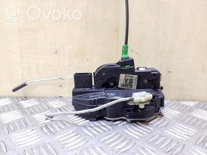 Opel Astra J Rear door lock 13578023