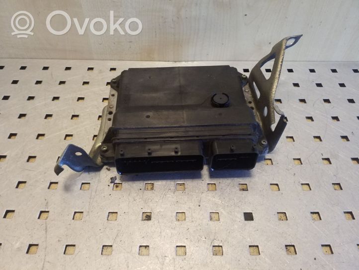 Toyota Avensis T270 Dzinēja vadības bloks 8966105D30