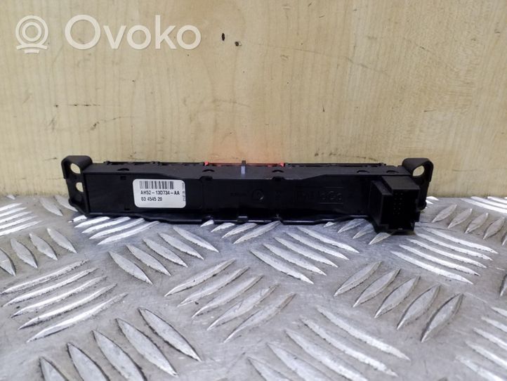 Land Rover Freelander 2 - LR2 Interruttore luci di emergenza AH5213D734AA