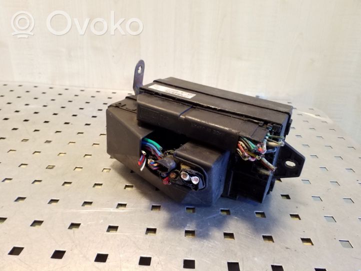 Subaru Legacy Fuse module MB500100B