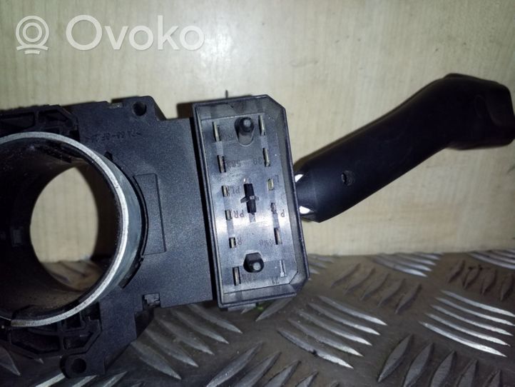Volkswagen Golf IV Interruptor/palanca de limpiador de luz de giro 8L0953513