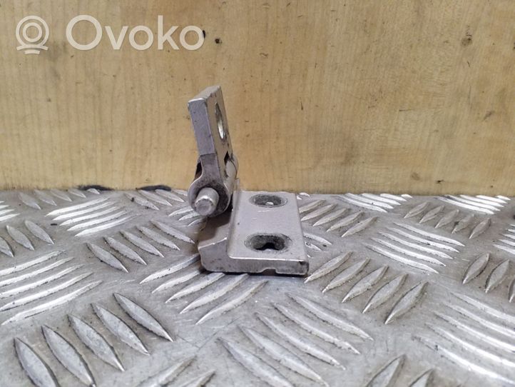 Volvo V70 Front door lower hinge 