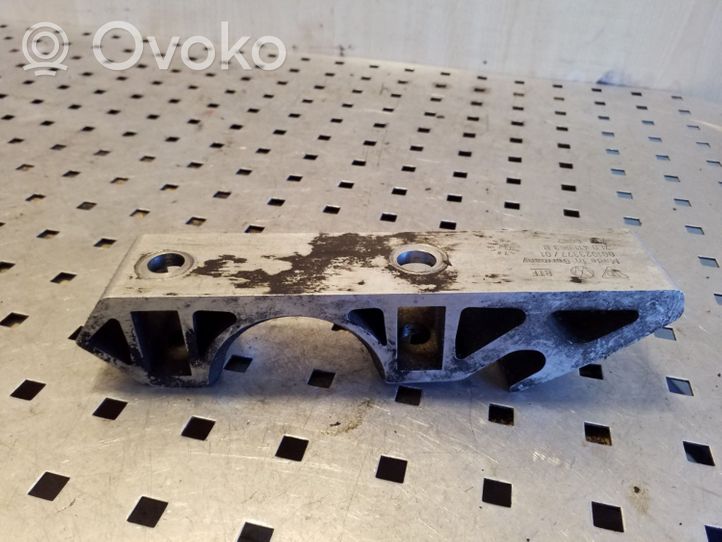 Volkswagen Touareg II Mocowanie stabilizatora osi przedniej 7L0411063B