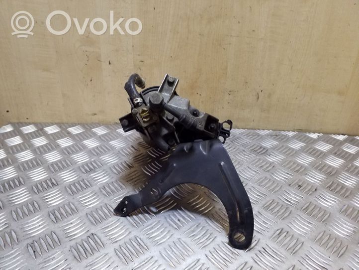 Volvo S70  V70  V70 XC Support de montage de filtre à carburant 074127445A