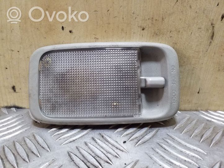 Toyota Yaris Lampka podsufitki tylna 8124005030