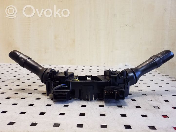 Toyota Avensis T270 Leva/interruttore dell’indicatore di direzione e tergicristallo 173832