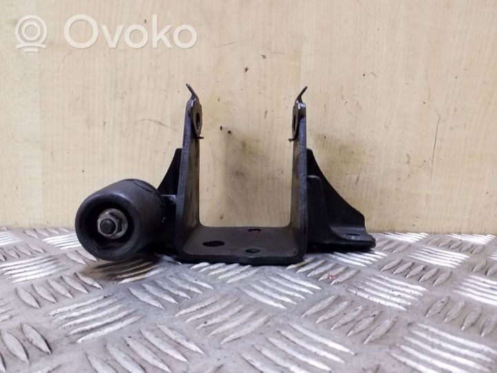 Toyota Avensis T270 Support de boîte de vitesses 