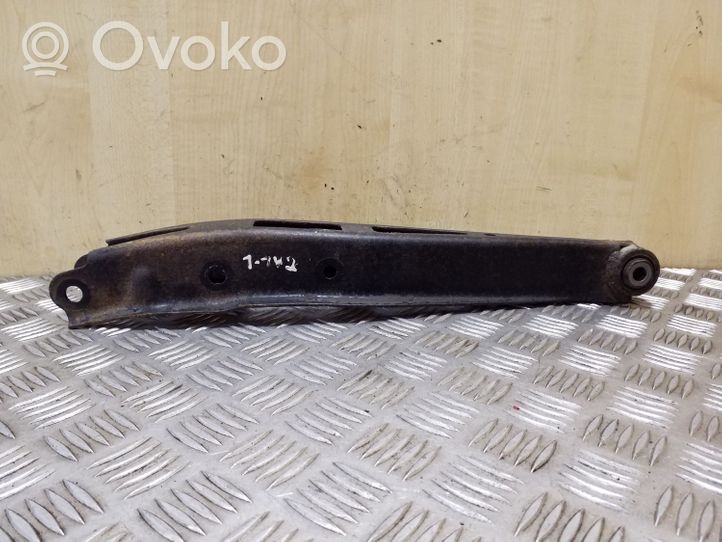 Subaru XV Taka-ylätukivarren haarukkavipu 