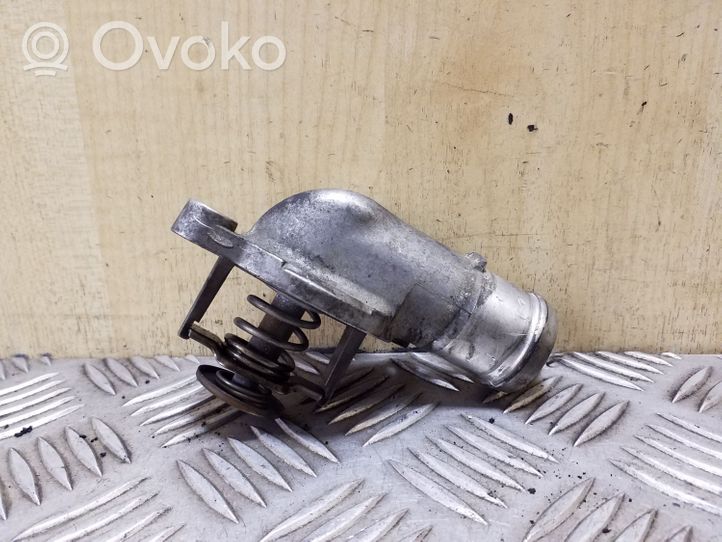 Volkswagen Touareg I Boîtier de thermostat / thermostat 070121114