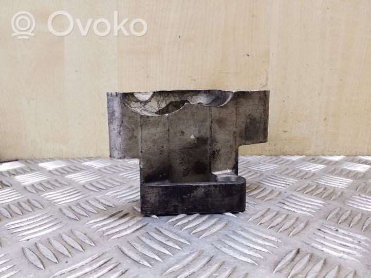 Volvo S60 Pavarų dėžės tvirtinimo kronšteinas 30741576