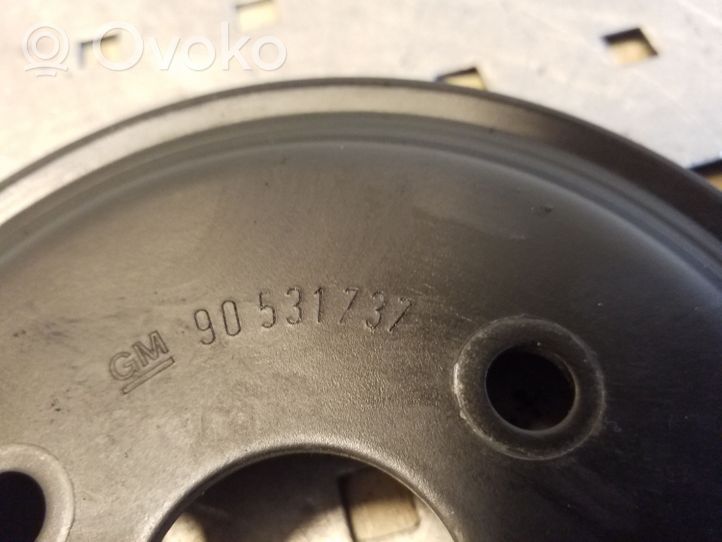 Opel Astra J Vesipumpun vauhtipyörä 90531737