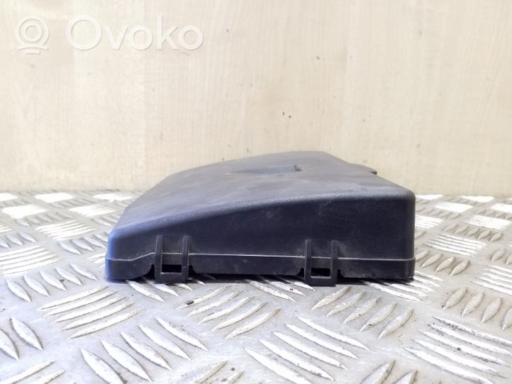 Toyota Verso Sulakerasian kansi 8266205150