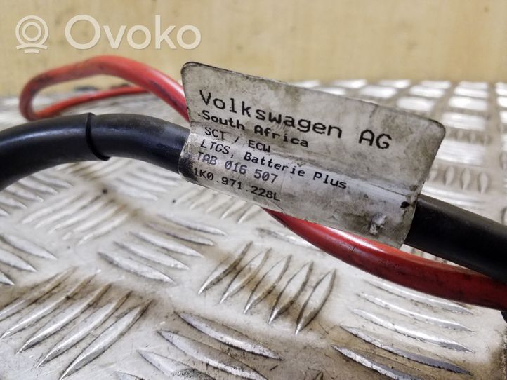 Volkswagen Scirocco Câble de batterie positif 1K0971228L