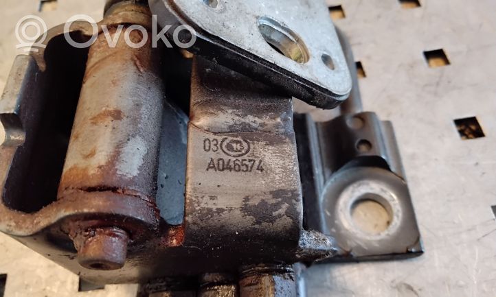 Audi Q7 4L Cerniera inferiore della portiera anteriore 8E0831412E