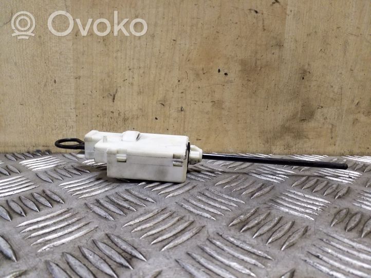 Opel Vivaro Fuel tank cap lock 8200032994B