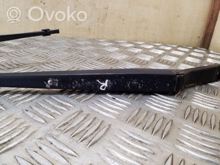 Opel Frontera B Front wiper blade arm 