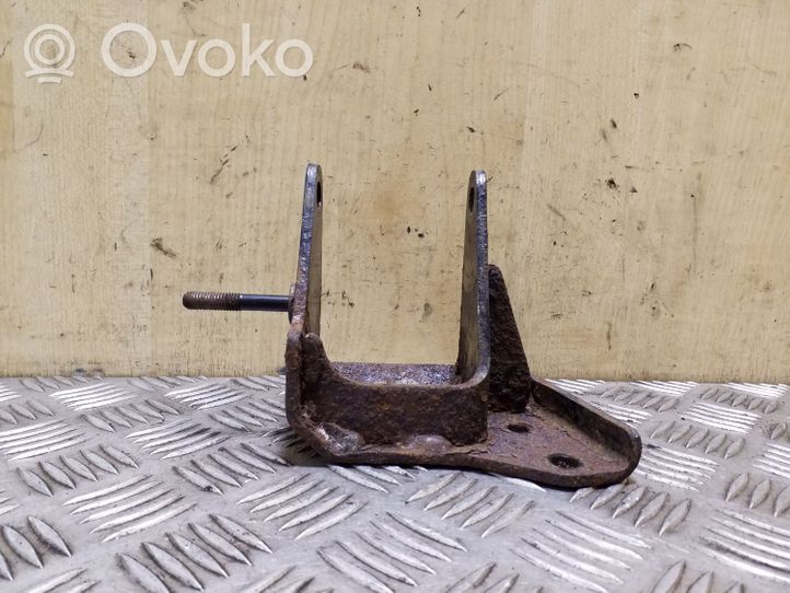 Toyota Avensis T220 Gearbox mounting bracket 
