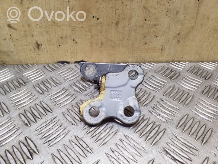 Volvo S60 Front door lower hinge 31218515