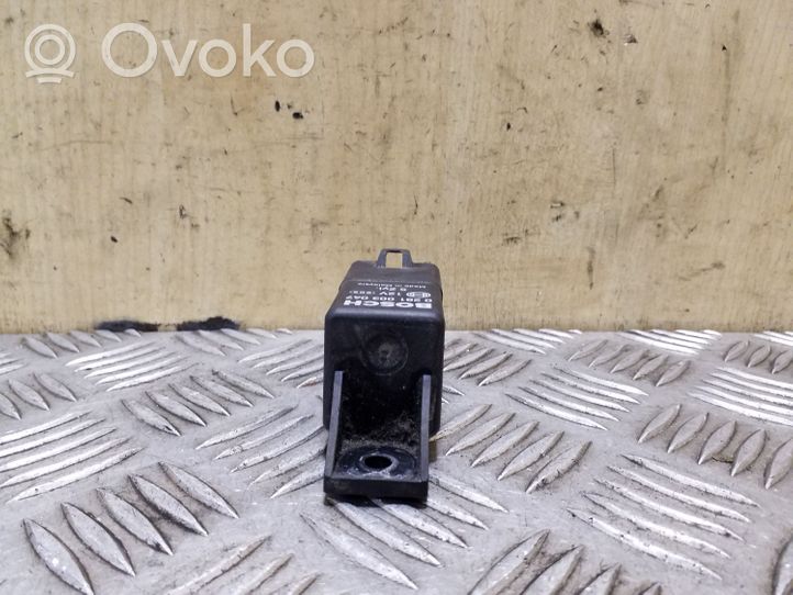 Volvo S60 Glow plug pre-heat relay 0281003047