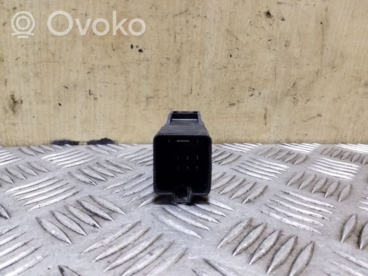 Volvo S60 Glow plug pre-heat relay 0281003047