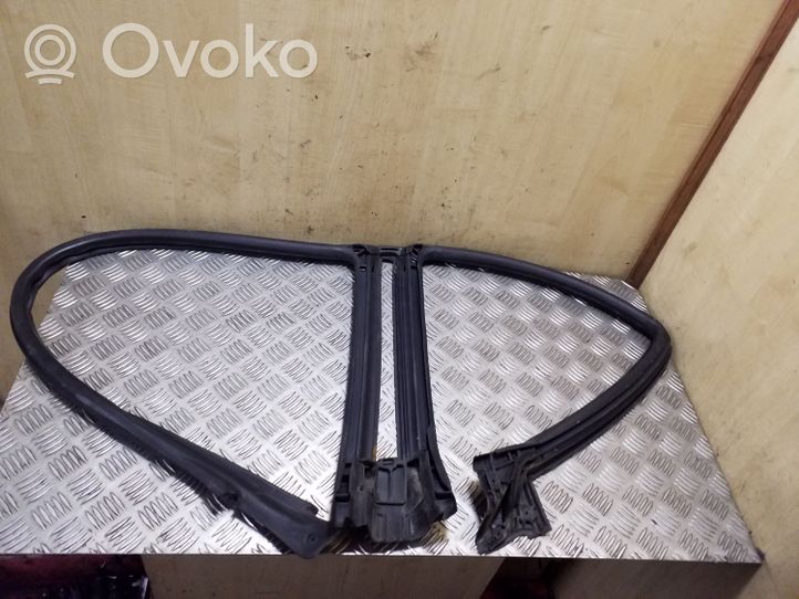 Subaru Outback Gumowa uszczelka drzwi przednich 