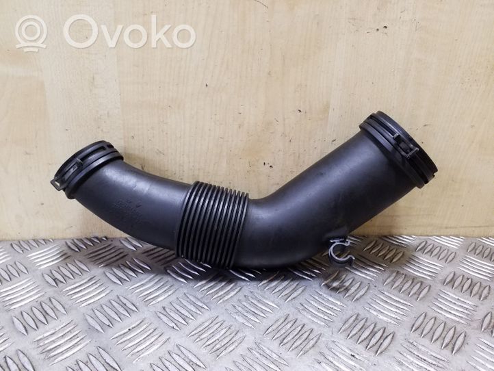 Volkswagen Touareg II Turbo air intake inlet pipe/hose 7P0129627