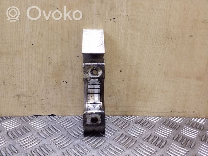 Volkswagen Touareg II Mocowanie stabilizatora osi przedniej 7L0411063B