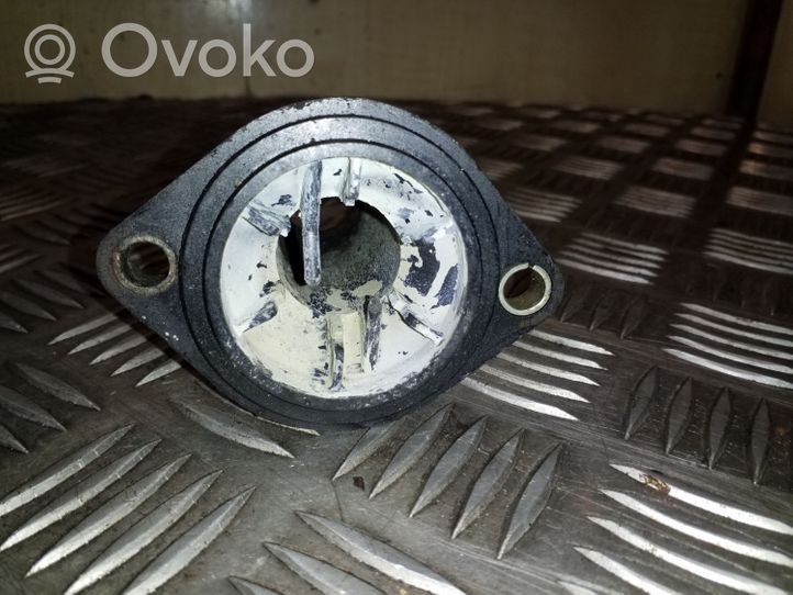 Volkswagen Golf IV Boîtier de thermostat / thermostat 038121121