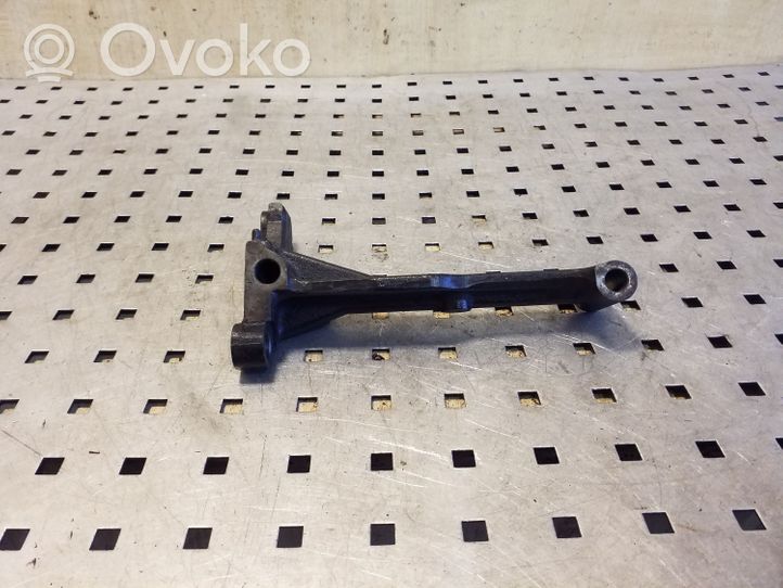 Toyota Corolla Verso E121 Łapa / Mocowanie silnika 3311805010