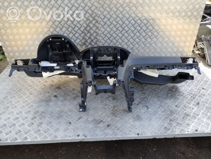 Subaru Outback Deska rozdzielcza 66204AJ010