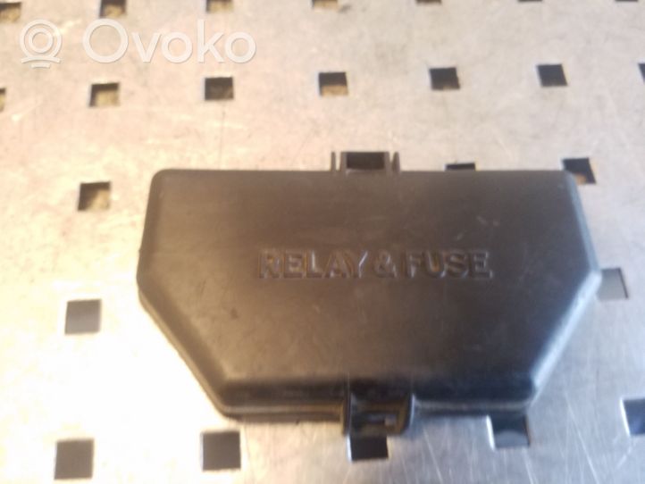 Toyota RAV 4 (XA20) Tapa de caja de fusibles 8266242140