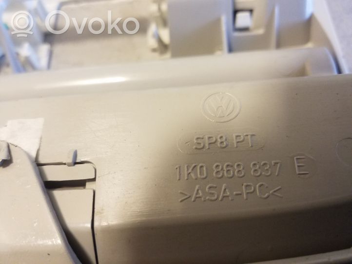 Volkswagen PASSAT B7 Priekinių vietų apšvietimo žibintas 1K0947133D