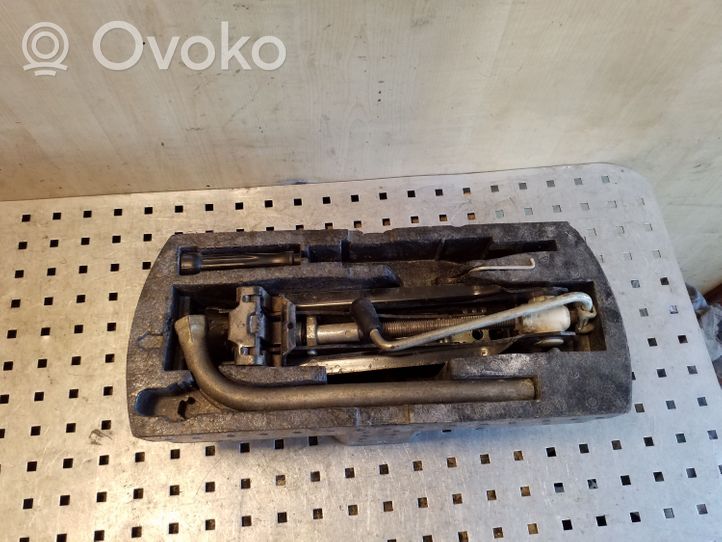 Volkswagen Golf VI Tool set 1J0012115AF